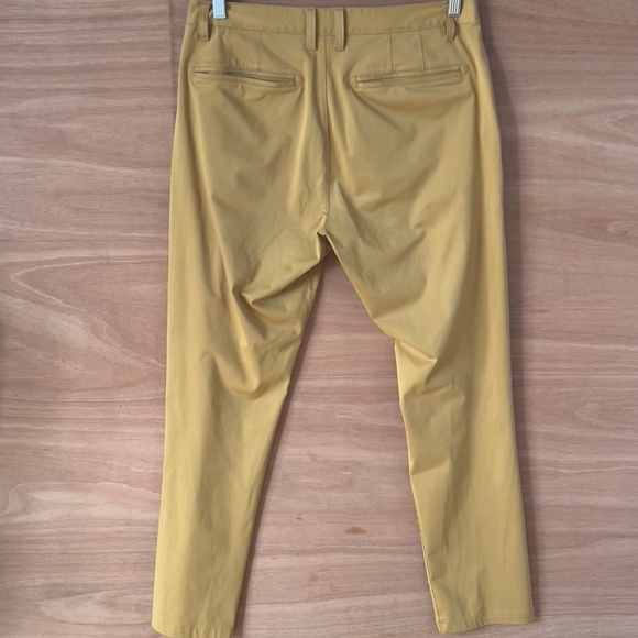 RHONE Commuter pants men's size 32x30 slim gold yellow mustard casual pockets - Picture 5 of 10